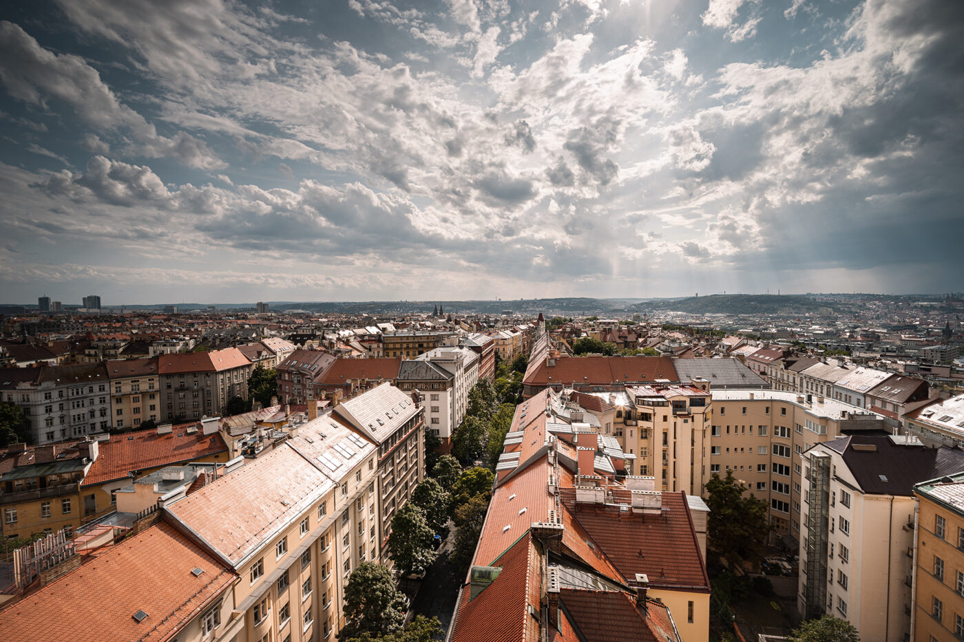 Meziměstská telegrafní a telefonní ústředna Žižkov.
Výhled z Městské telefonní ústředny ve Fibichově ulici.