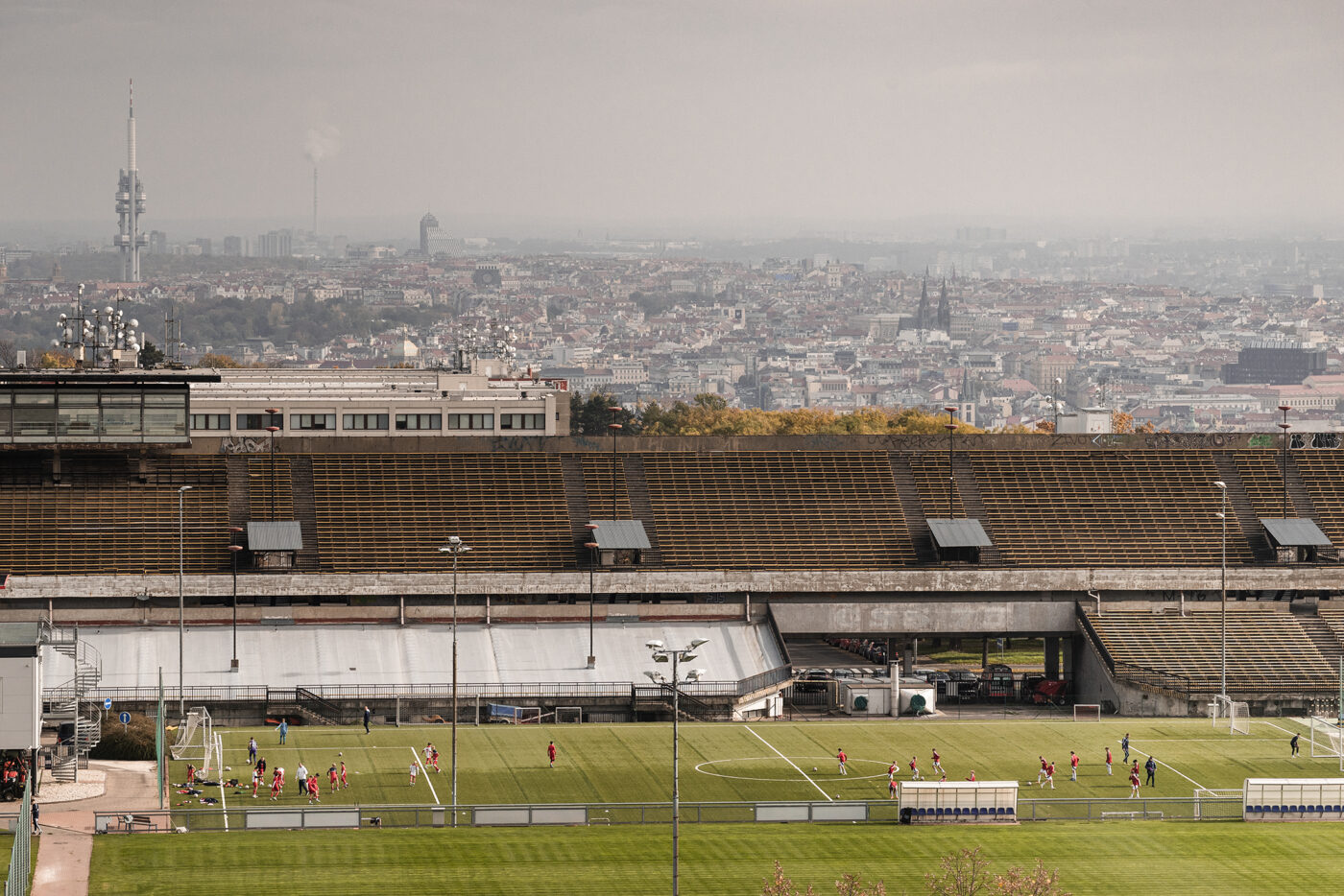 výhled na Prahu ze střechy stadionu Evžena Rošického