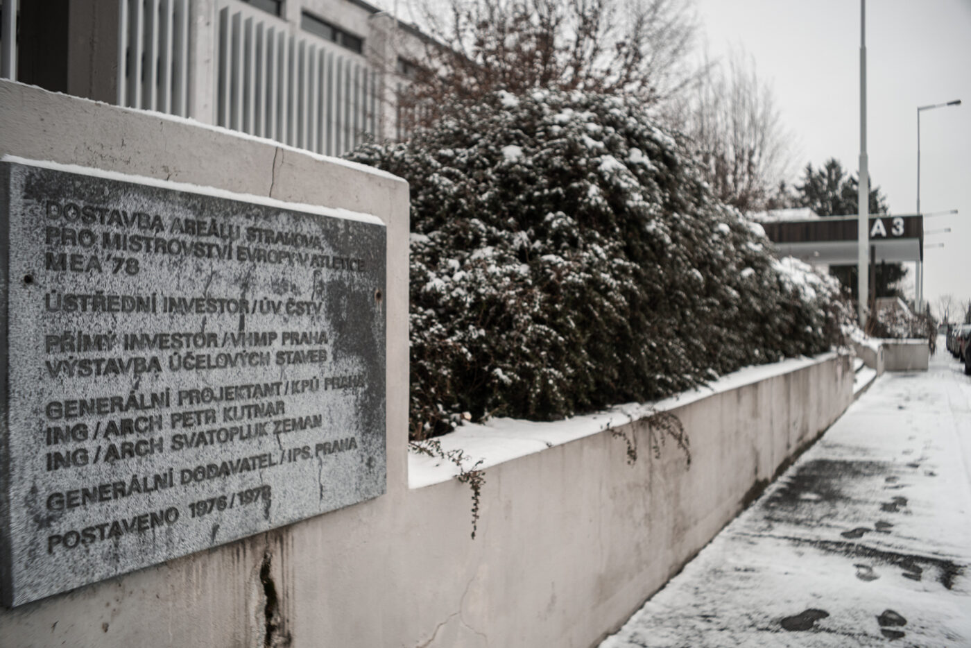 pamětní deska stadionu Evžena Rošického na Strahově