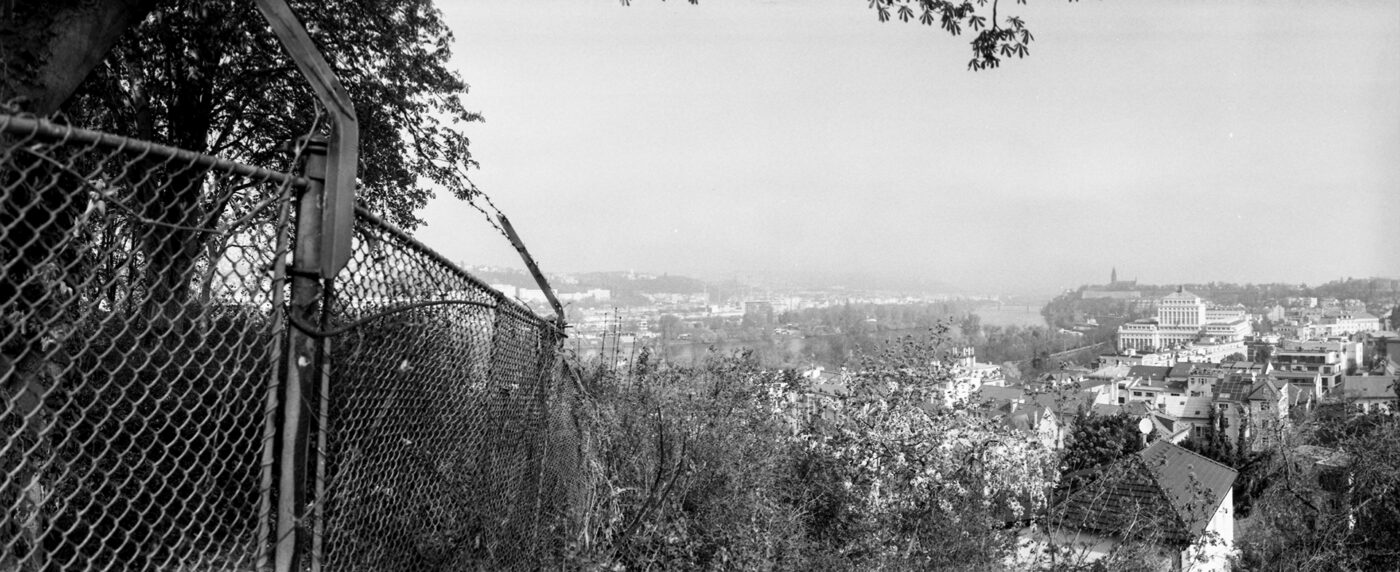 Analogová Panoramatická fotografie Prahy, Praha panoramatická, fotoaparátem Horizon 202, Kavčí hory