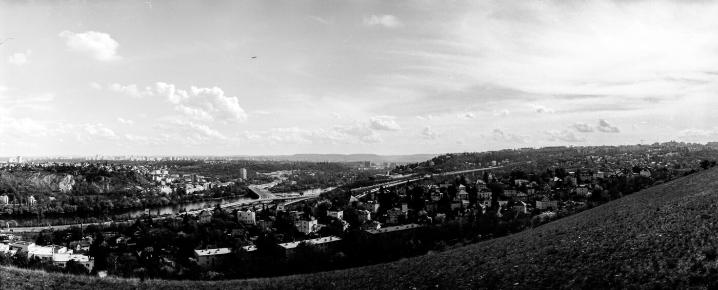 Analogová Panoramatická fotografie Prahy, Praha panoramatická, fotoaparátem Horizon 202, Dívčí Hrady
