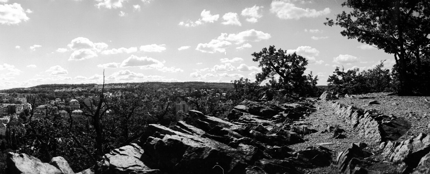 Analogová Panoramatická fotografie Prahy, Praha panoramatická, fotoaparátem Horizon 202, vyhlídka Zvolská homole